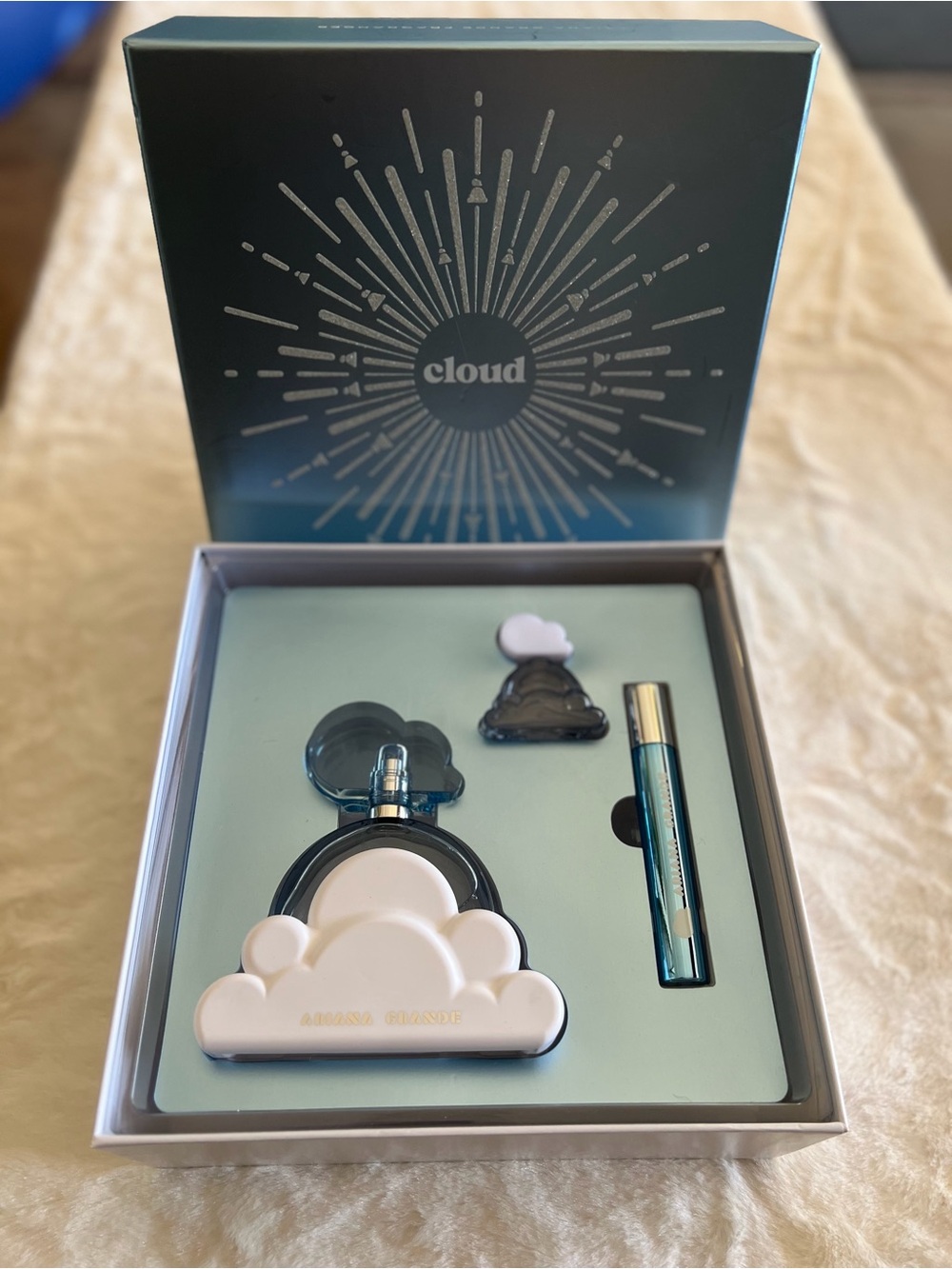 Ariana Grande Cloud Fragrance Gift Set - 3 piece - Picture 3 of 5